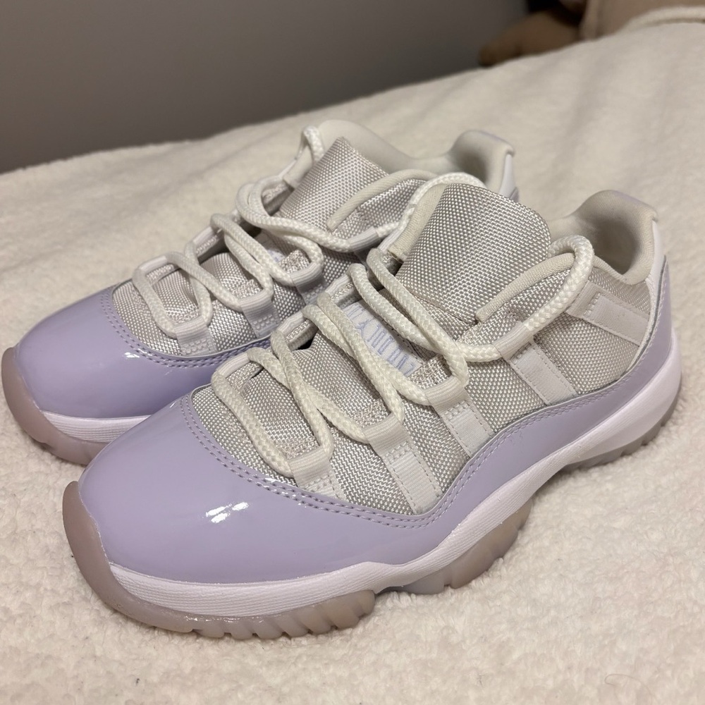 WOMENS JORDAN 11 RETRO LOW 'PURE VIOLET'